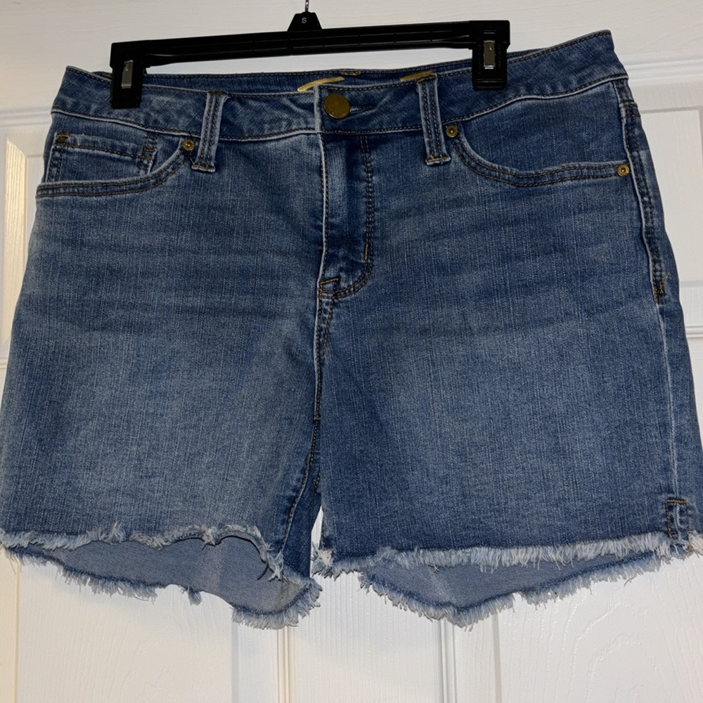 Seven 7 weekend shorts blue iean med wash size 8 cut off